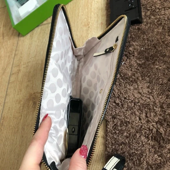 Kate Spade/Everpurse Phone Charging wristlet - Picture 5 of 9